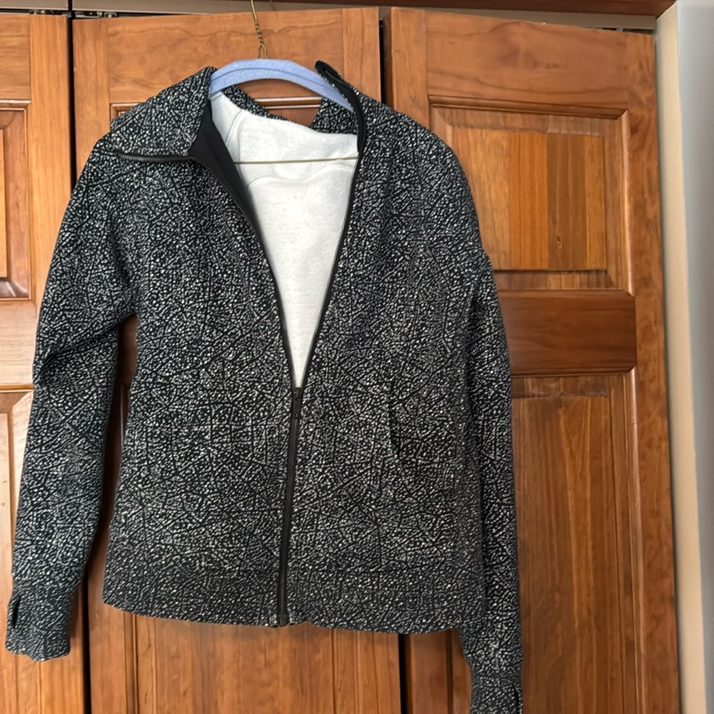 Women’s Lululemon Scuba Hoodie Size 8